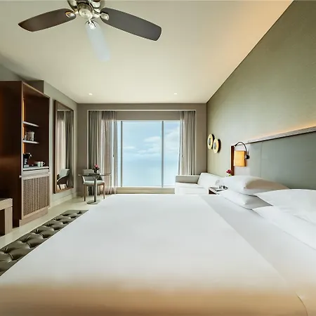 Hyatt Regency 5*